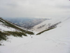 湯殿山とのコル(P3)からの滑り出し