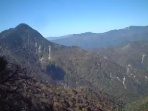 雄大な皇海山