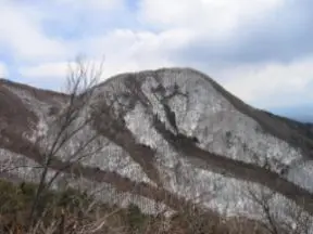 鏡台山から見た天狗山西峰