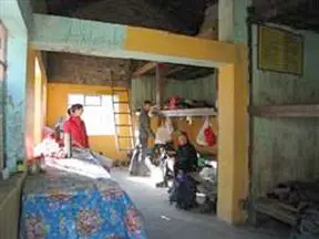 小屋内は広く快適