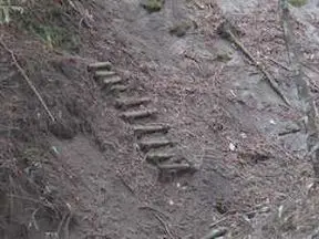 崩れた桟橋(至る所がこんな状況)