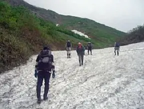 この雪渓が増水の源