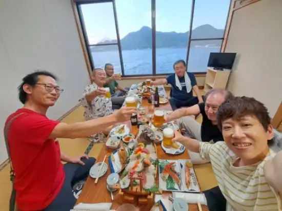 豪華すぎる舟盛りに乾杯!!
